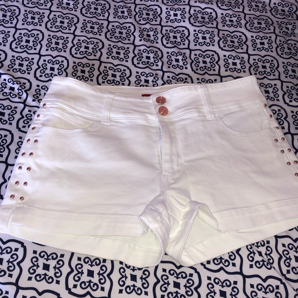 White denim shorts (3-4 inch)